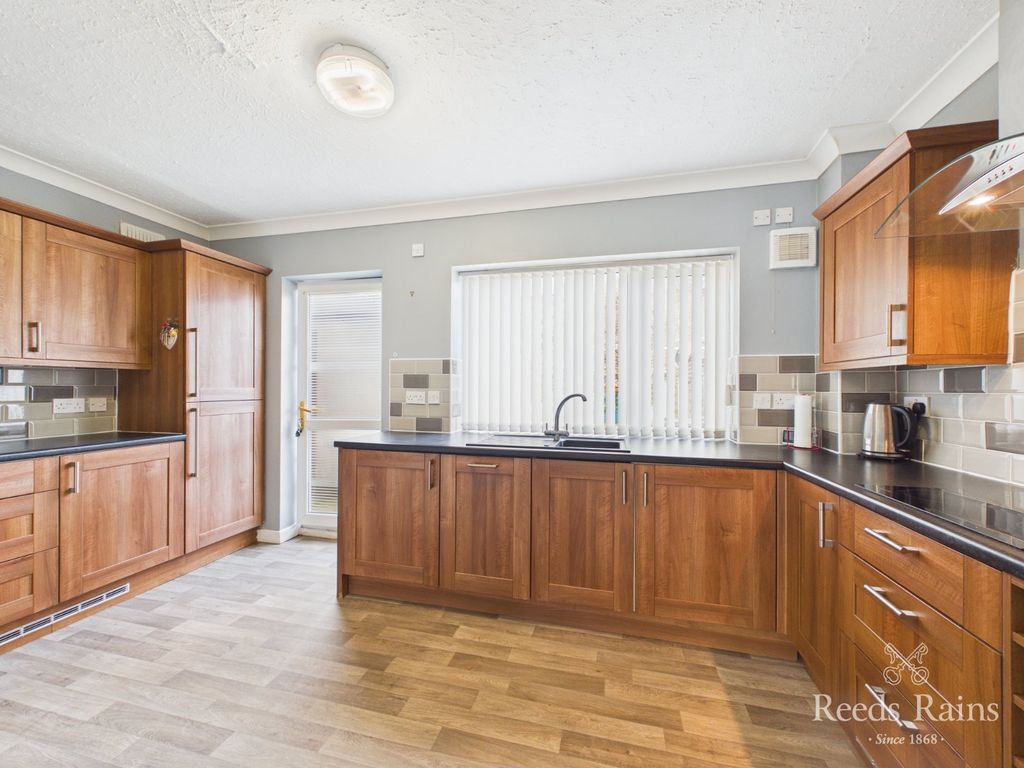 Property photo 3 of 22 Breakfast Kitchen