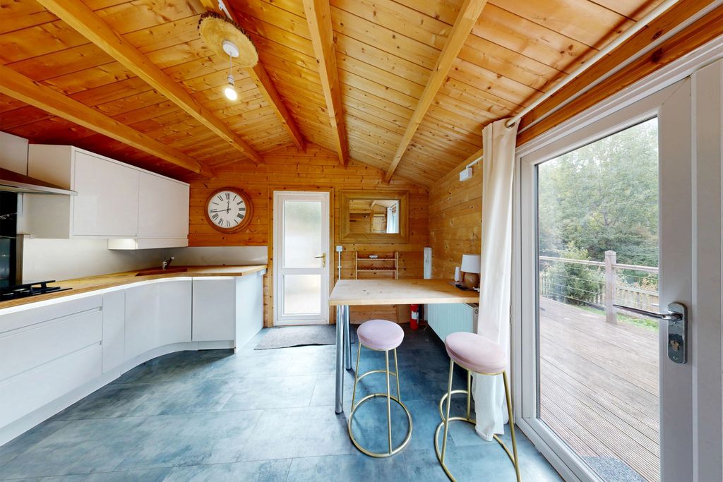 Property photo 2 of 25 Kitfchen