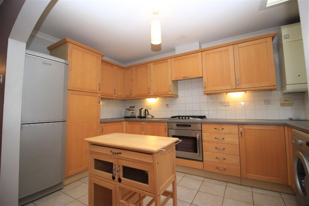 Property photo 3 of 9 Kitchen