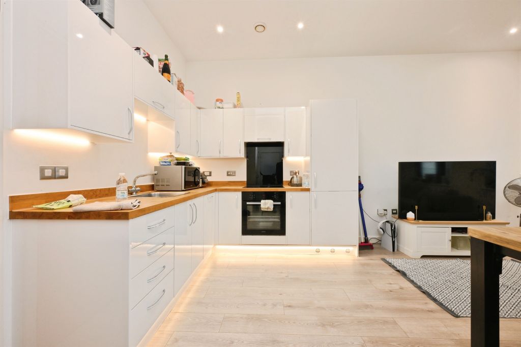 Property photo 2 of 21