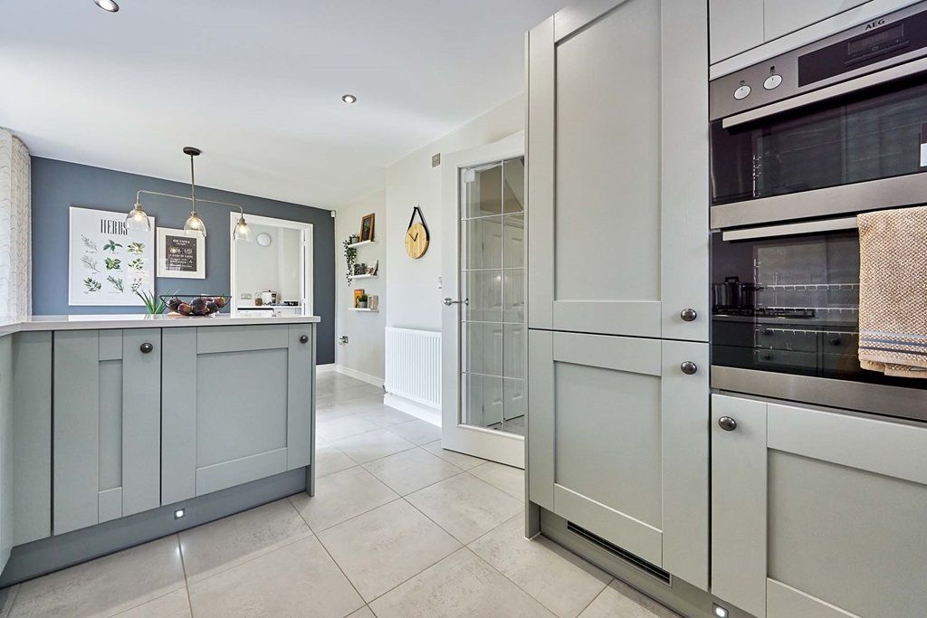 Property photo 3 of 12 Breakfast Bar And Plenty Of Storage