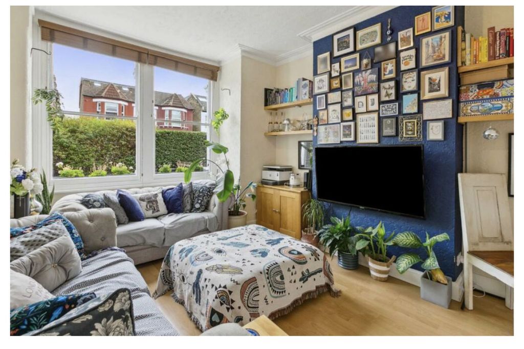 Property photo 2 of 10