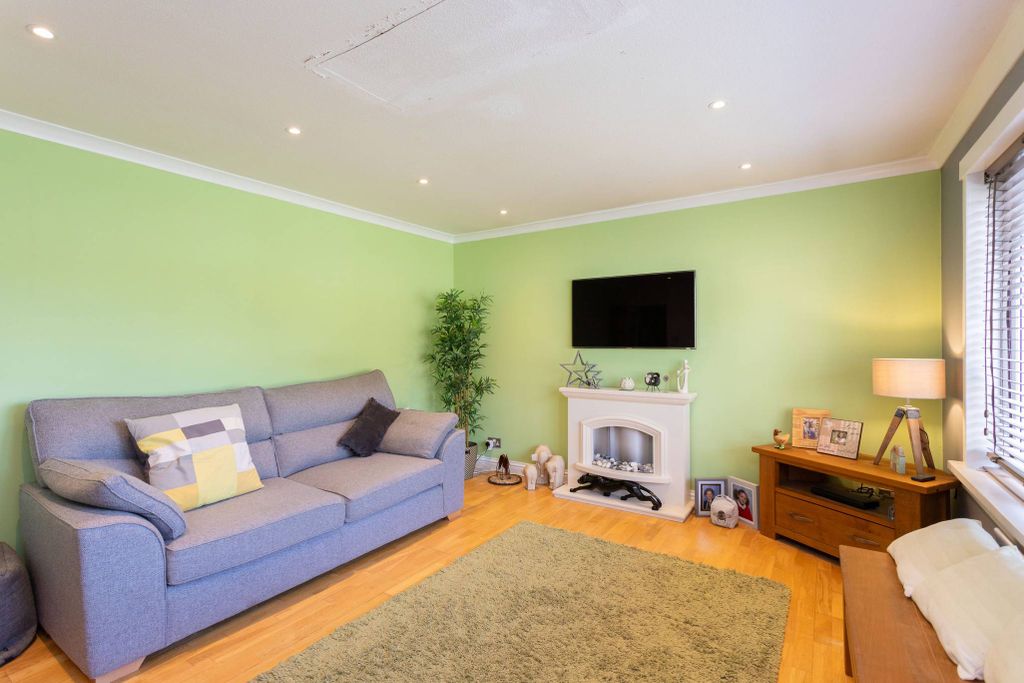 Property photo 3 of 23