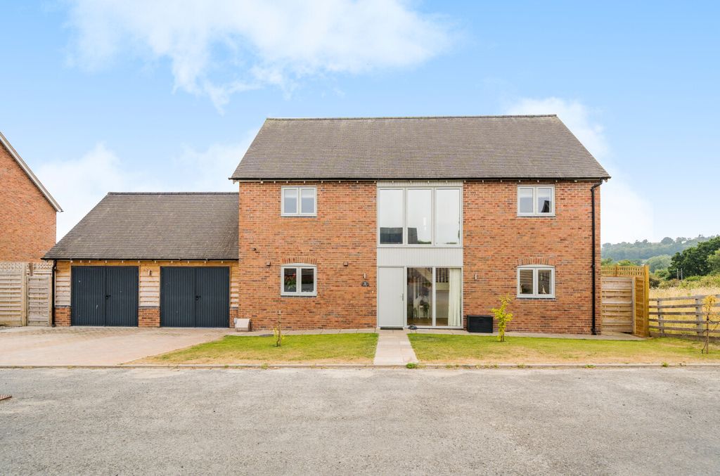 Property photo 1 of 31 1335452-1-689A2A363d854