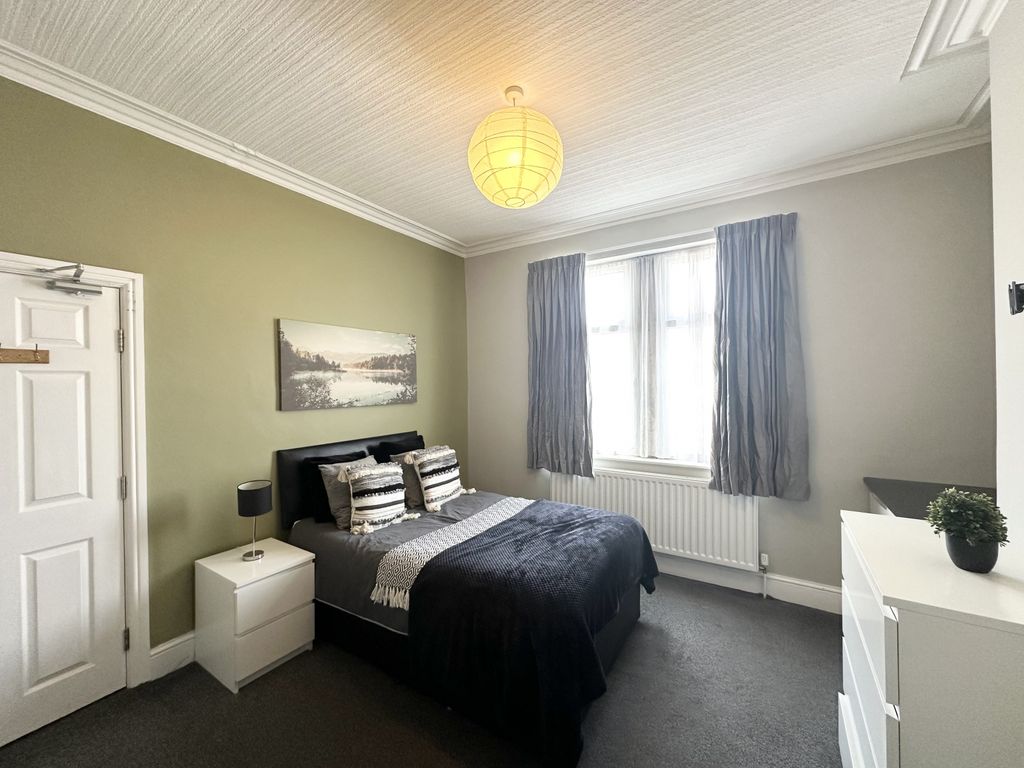 Property photo 1 of 19 5 Bed, HMO Savile Road, Wakefield