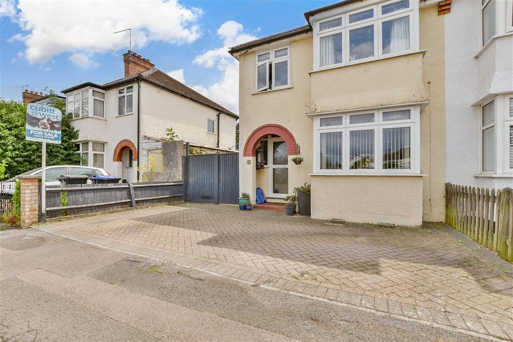 Property photo 1 of 16 Driveway/Parking