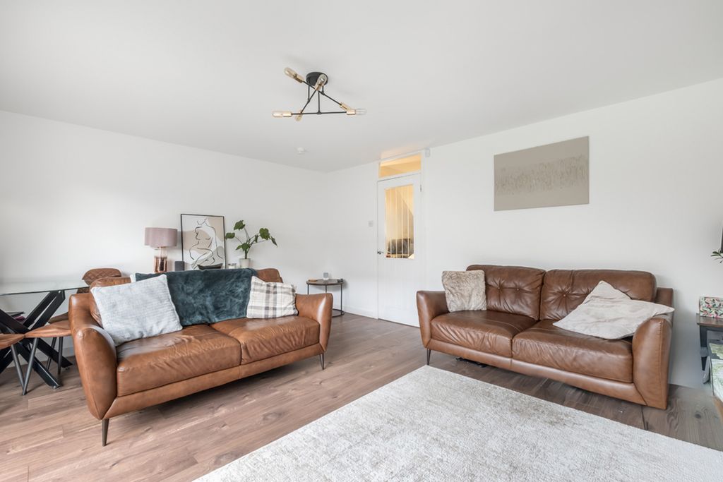 Property photo 3 of 44