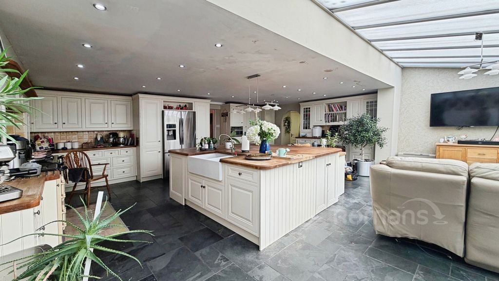 Property photo 2 of 31 Pbox-Img.Jpg