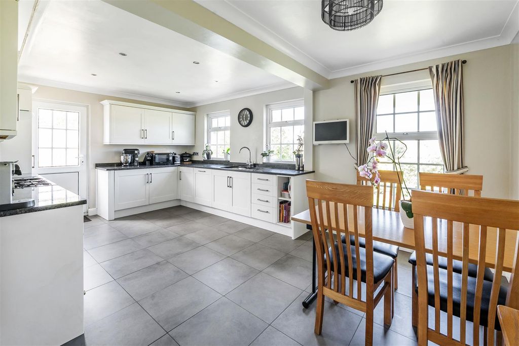 Property photo 3 of 18 10-Churchill-Close-19.Jpg