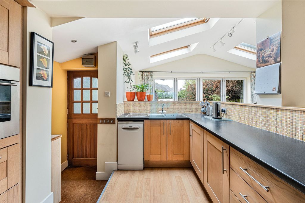 Property photo 2 of 21 Picture No. 81