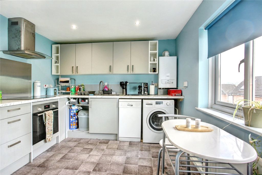 Property photo 3 of 7 Kitchen