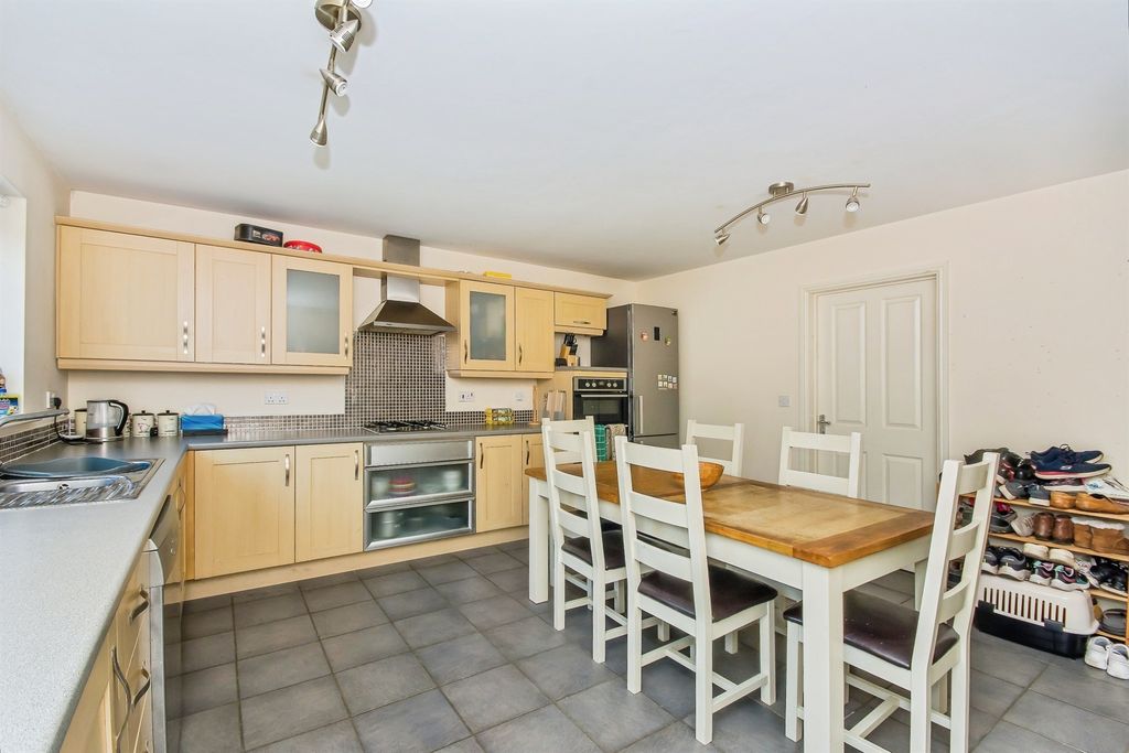 Property photo 3 of 18