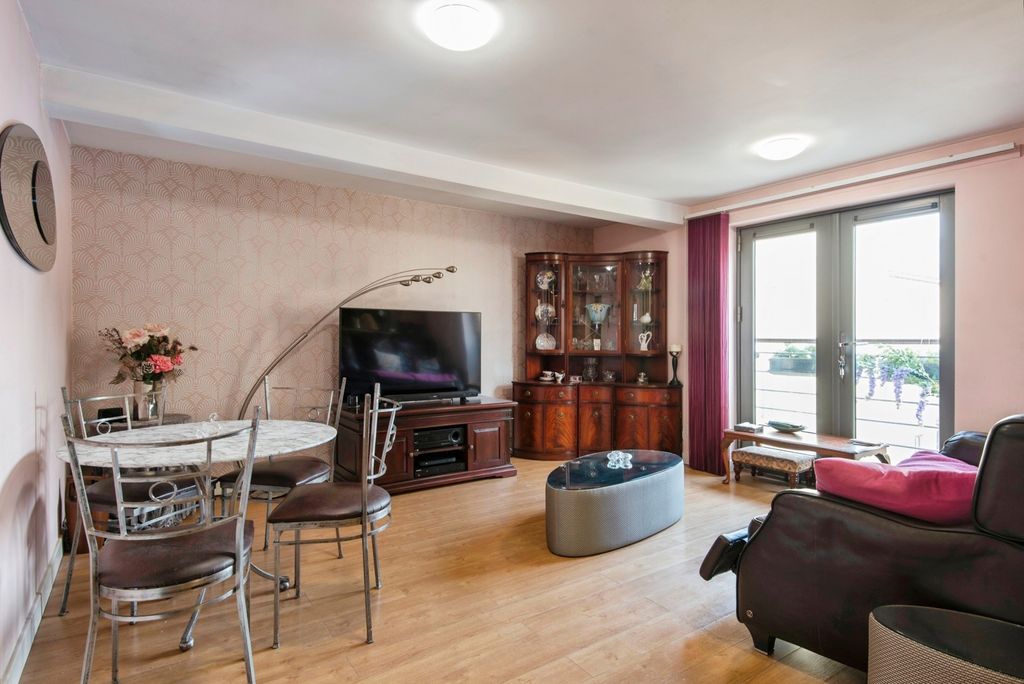 Property photo 1 of 16 Lounge/Kitchen