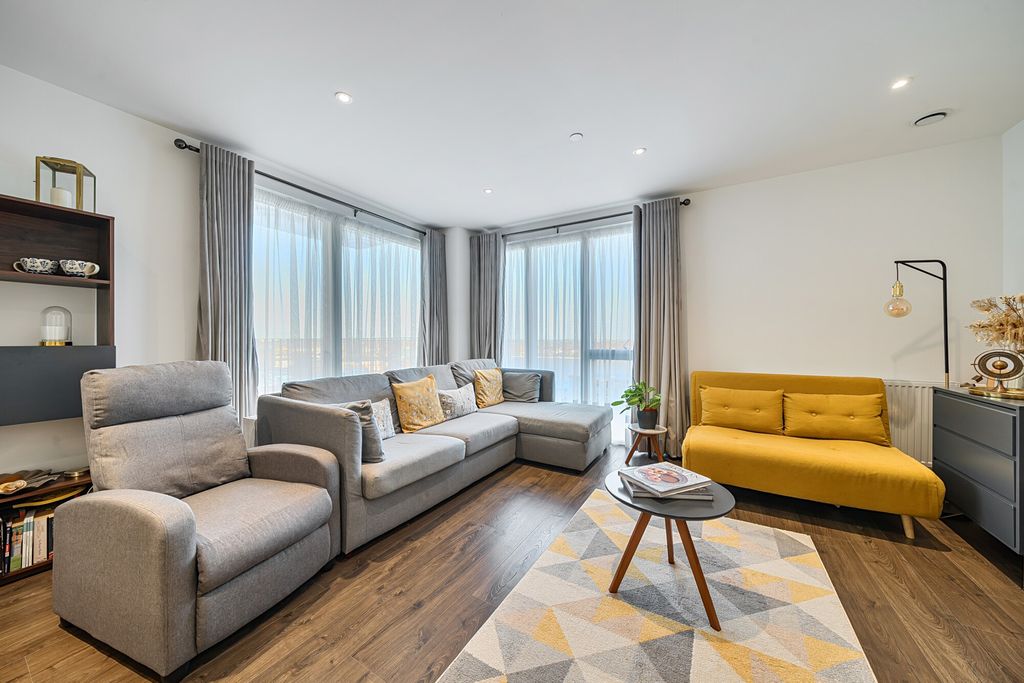 Property photo 3 of 21 Reception