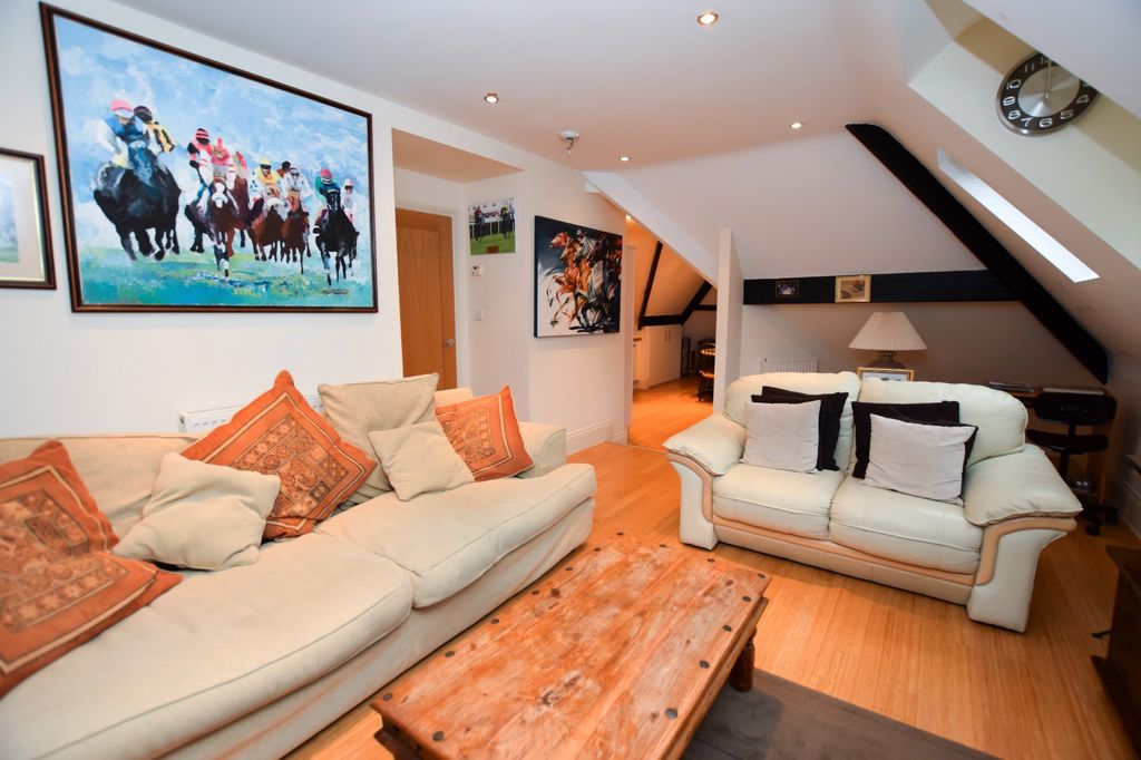 Property photo 2 of 15 Picture No. 14