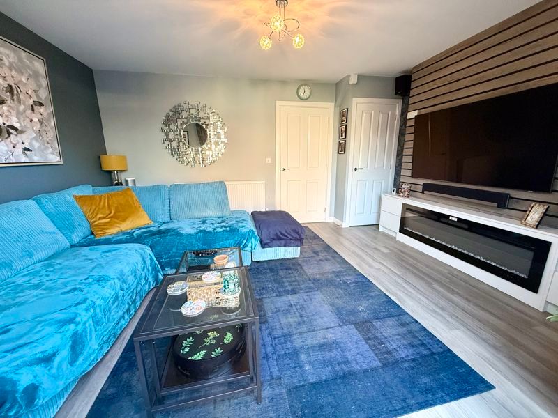 Property photo 3 of 13 Lounge