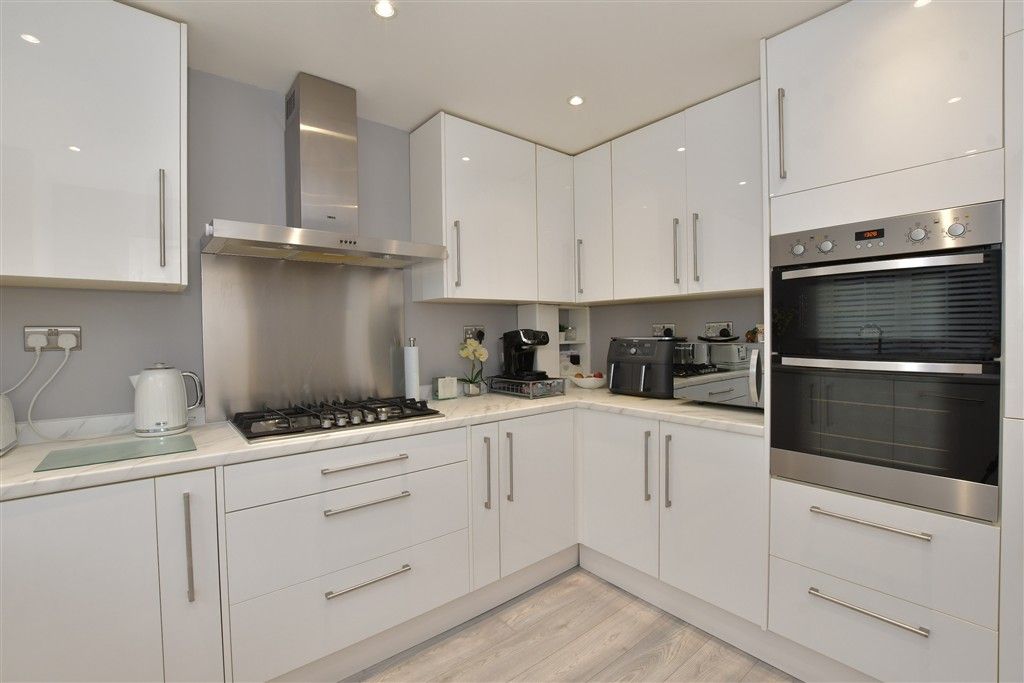 Property photo 2 of 14 Kitchen