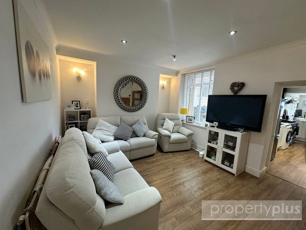 Property photo 2 of 15 Picture No. 21