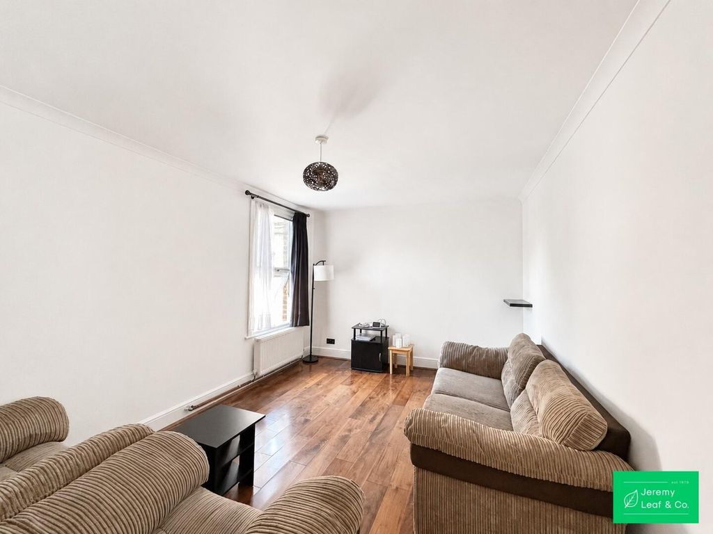 Property photo 3 of 10 Living Room
