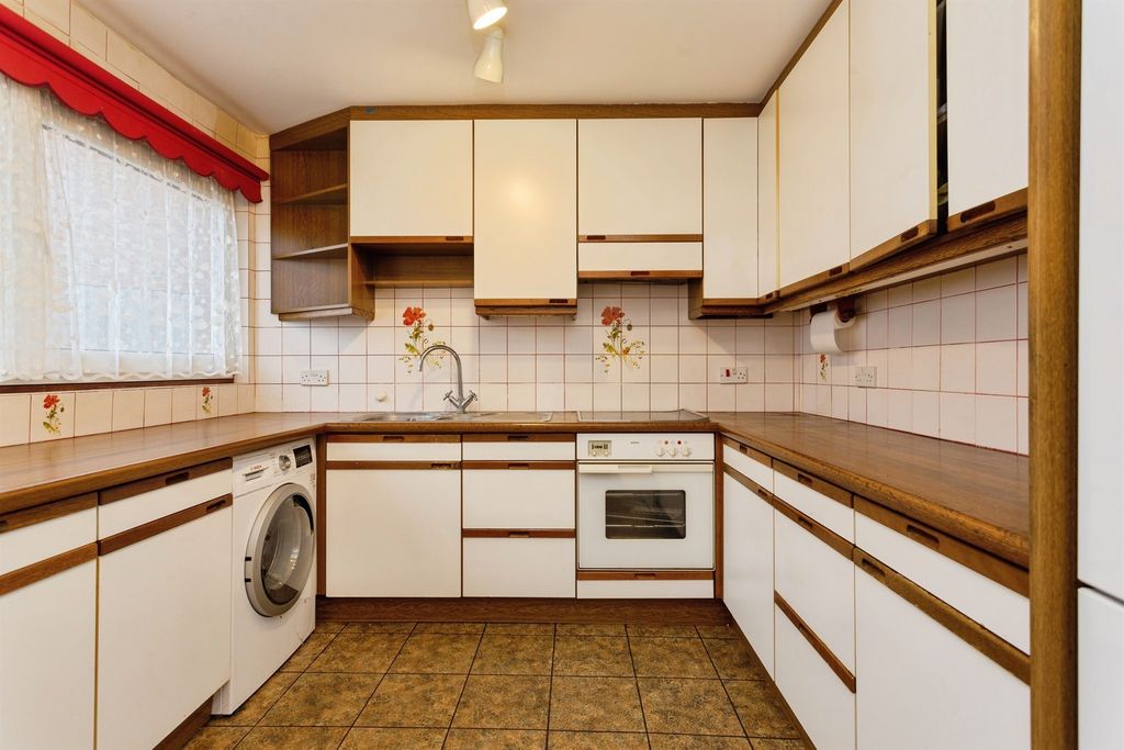 Property photo 3 of 12