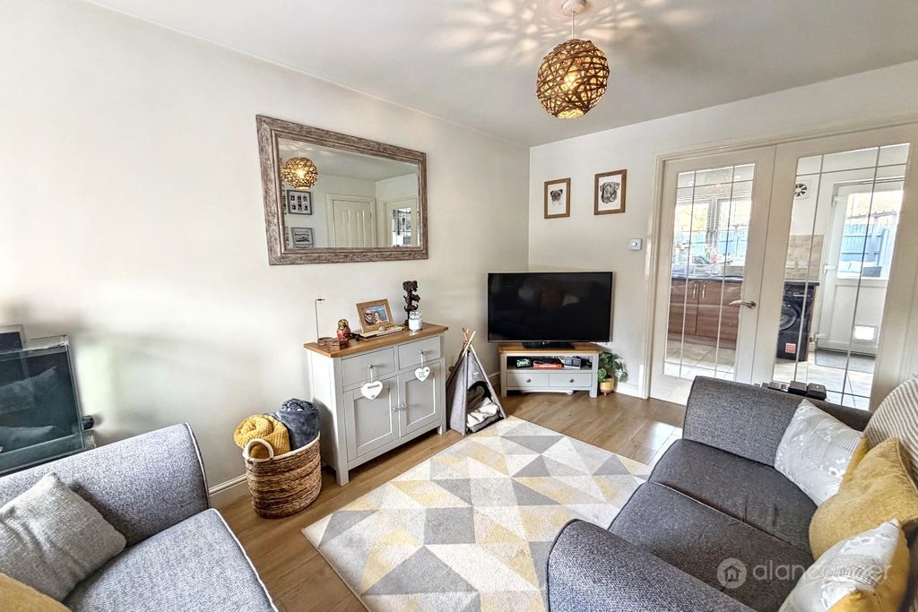 Property photo 3 of 12 4986723