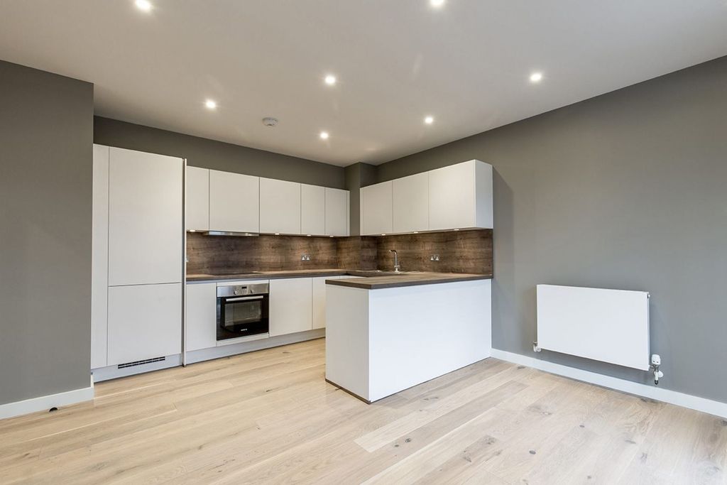 Property photo 1 of 9 Kitchen