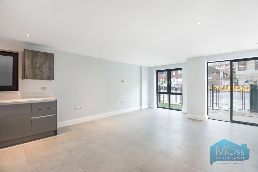 Property photo 2 of 9 Picture No. 16