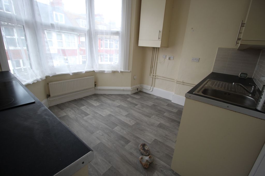 Property photo 2 of 11 Kitchen 