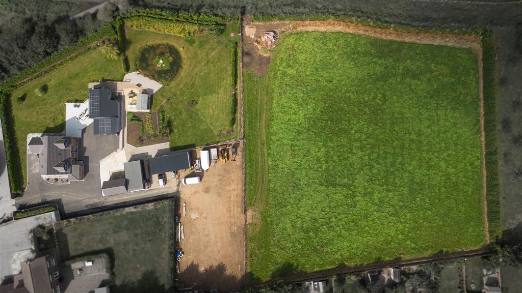 Property photo 3 of 33 Outbuildings &amp; Stabling