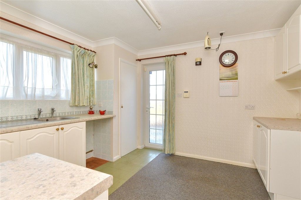 Property photo 3 of 18 Kitchen