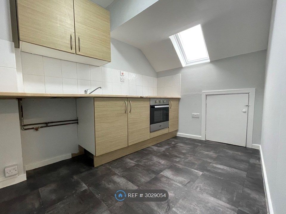 Property photo 3 of 9 Kitchen