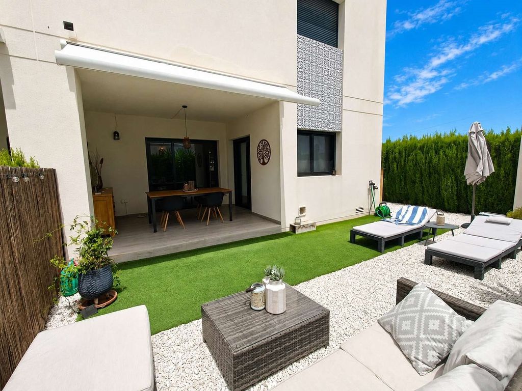 Property photo 1 of 25 Modern 3-Bed Ground Floor Apartment With Private Garden