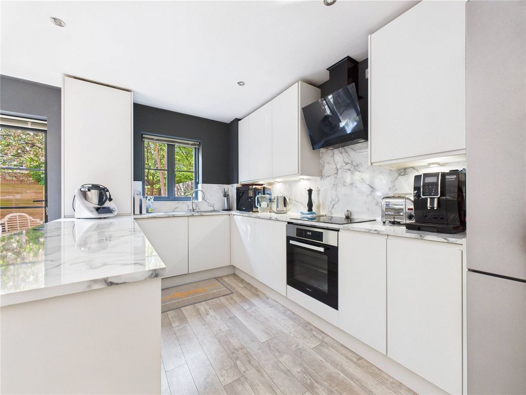 Property photo 2 of 16 2 - Picture No. 28