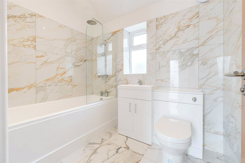 Property photo 3 of 11 Bathroom