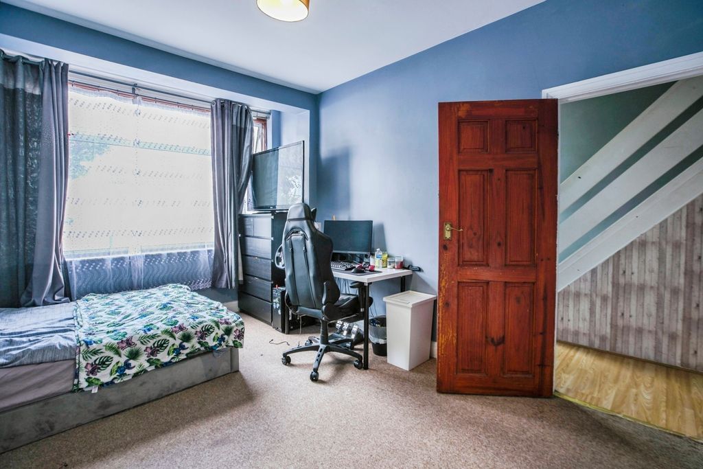 Property photo 2 of 17 Photo