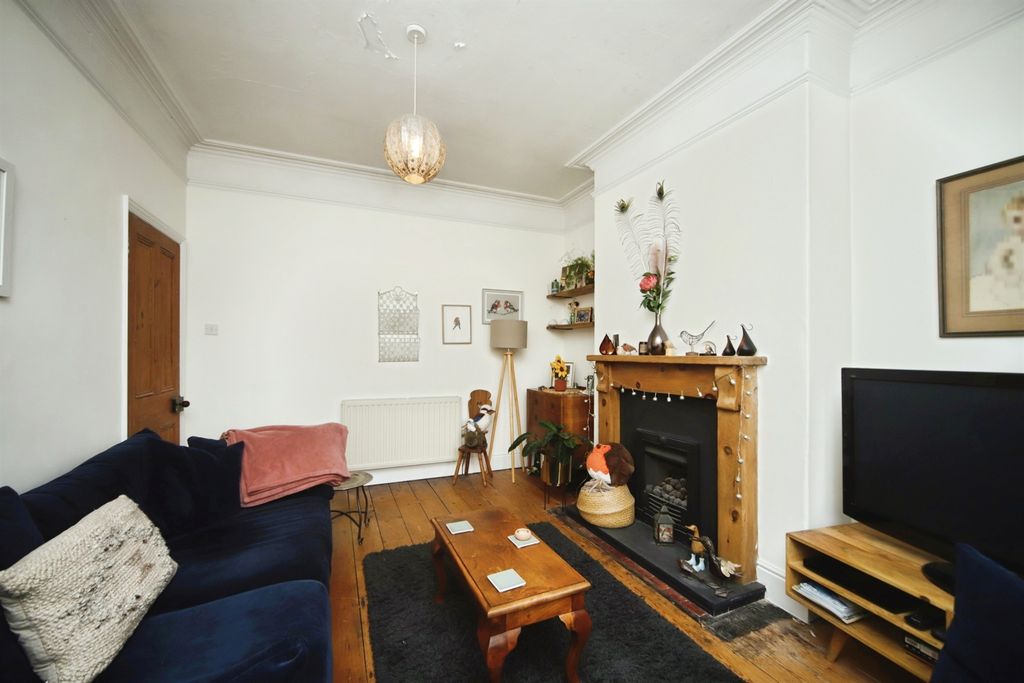 Property photo 3 of 17