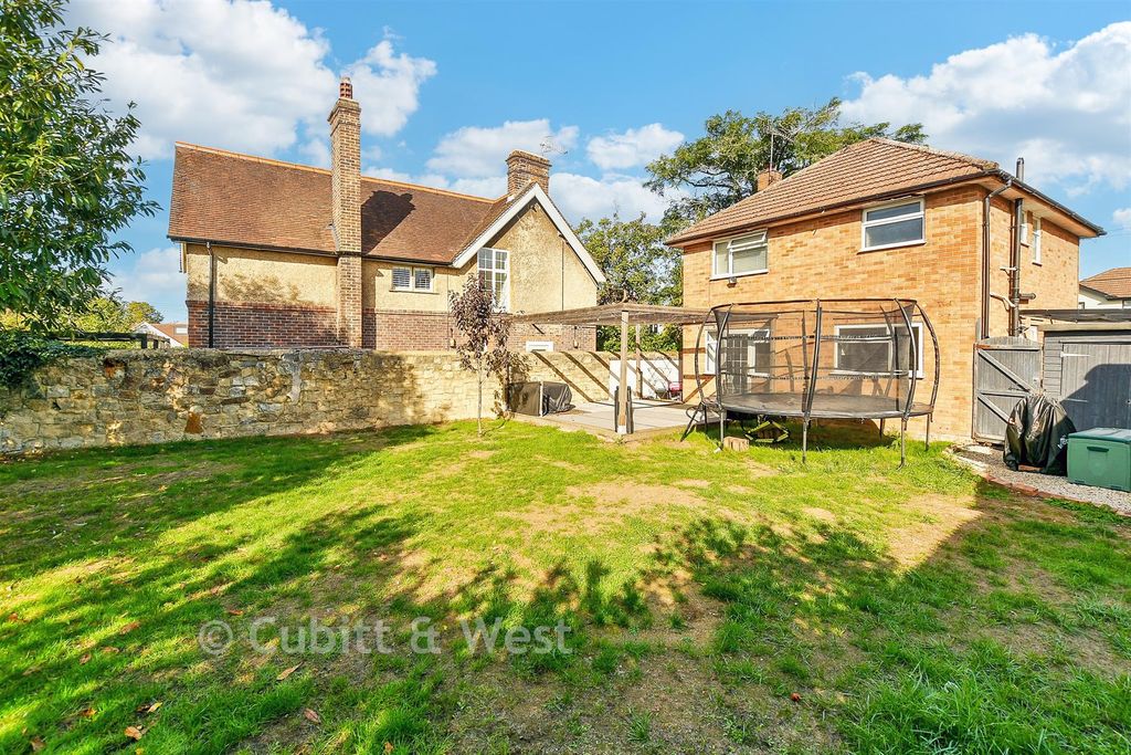 Property photo 2 of 16 Rear Garden