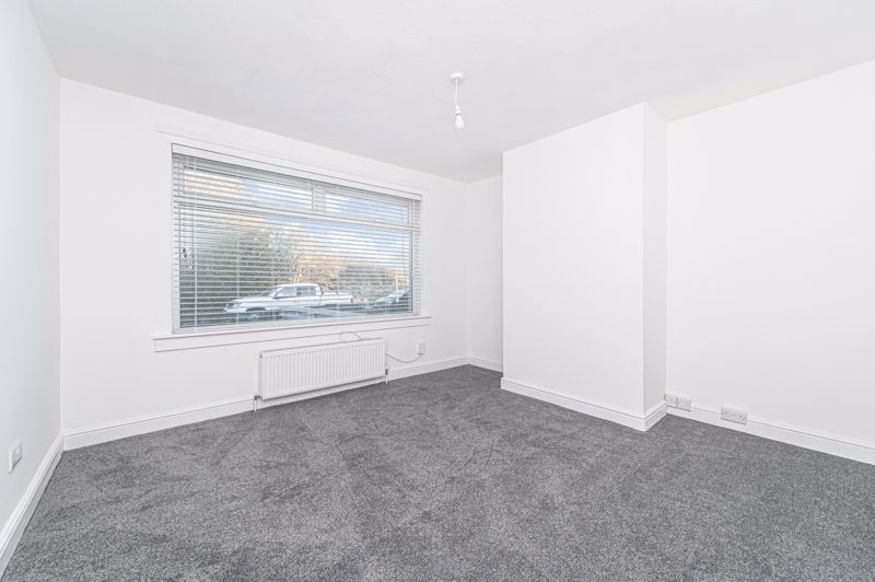 Property photo 3 of 18 Lounge