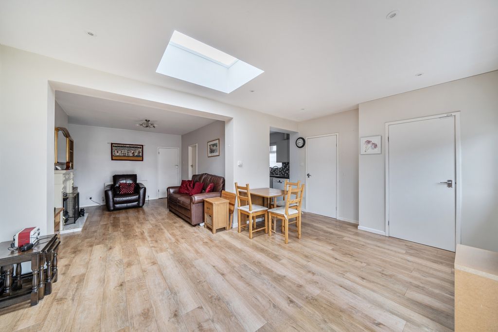 Property photo 3 of 21 1400895-4-6977649...