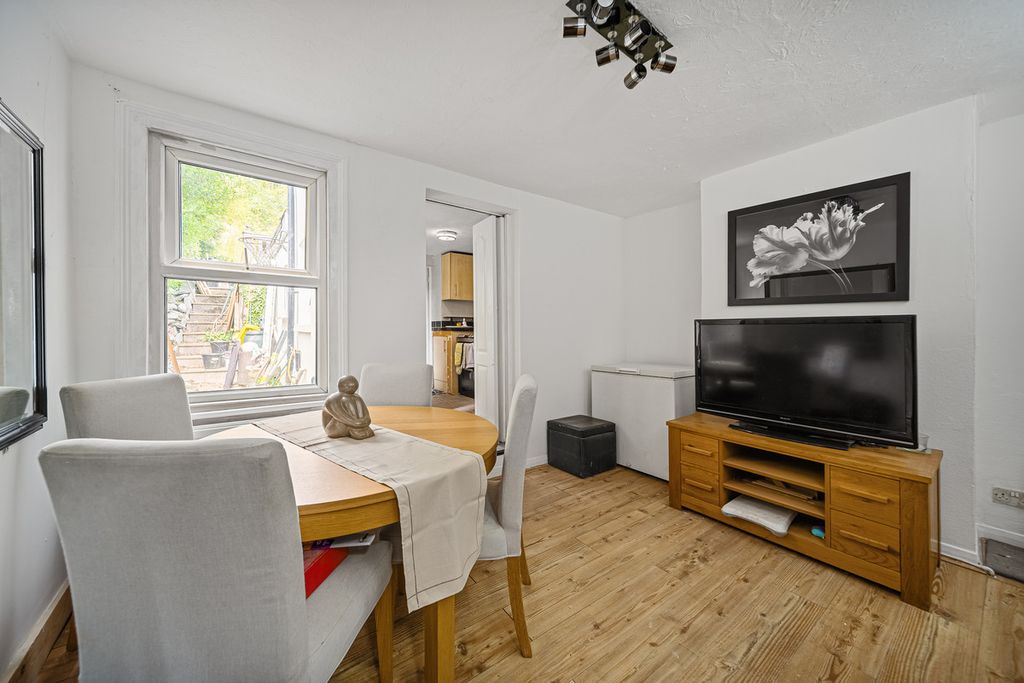 Property photo 3 of 9