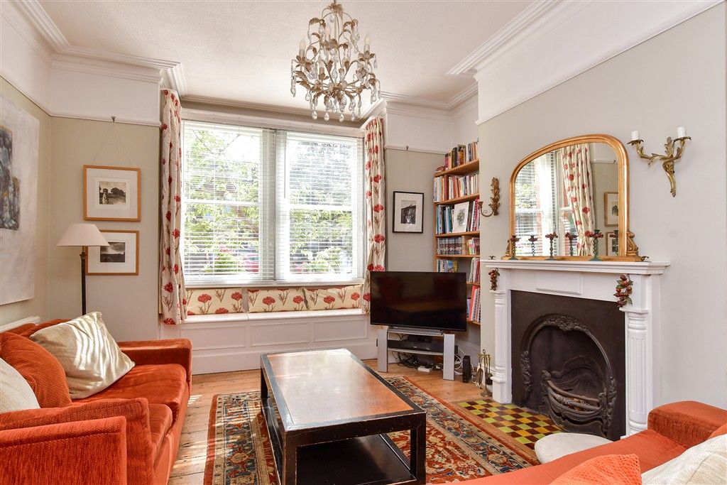 Property photo 2 of 13 Lounge