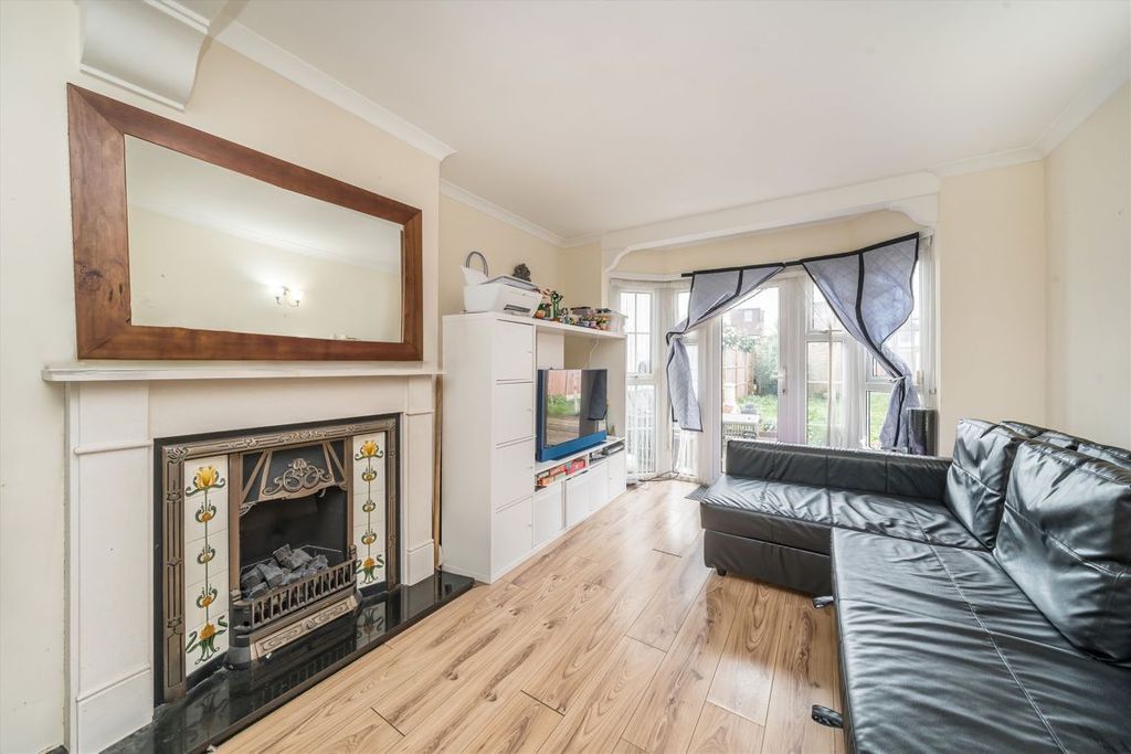 Property photo 2 of 6