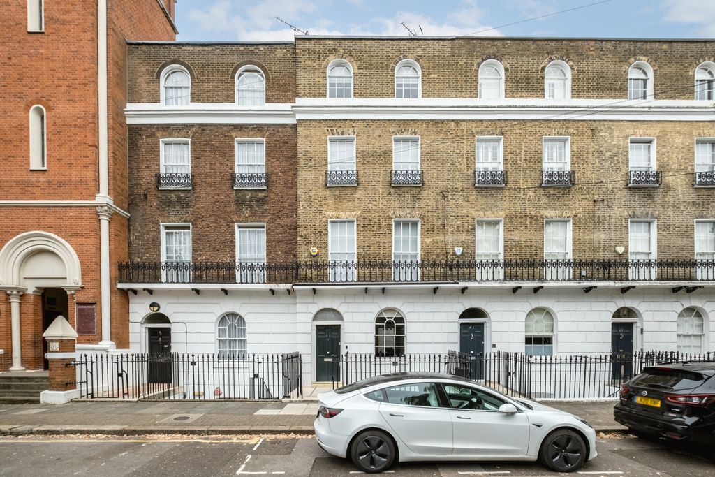 Property photo 2 of 34