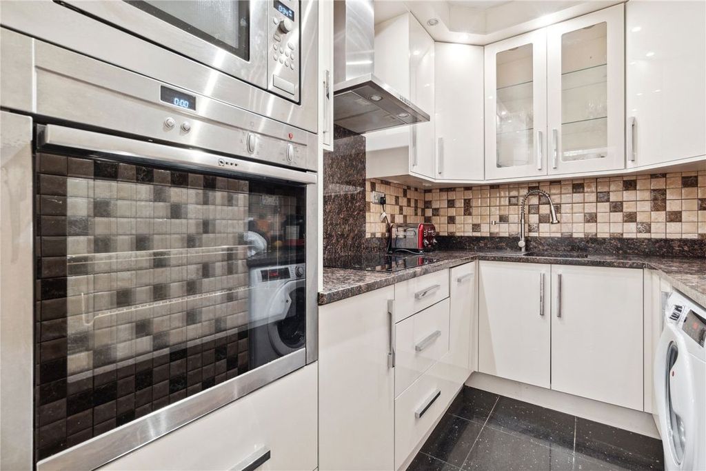 Property photo 3 of 6