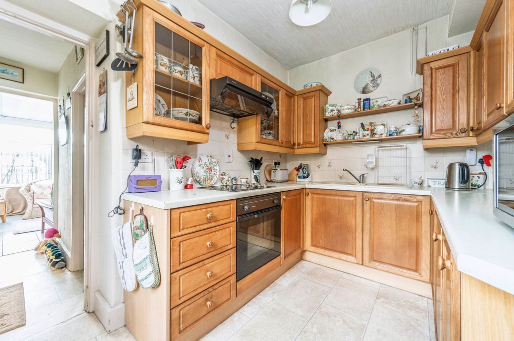 Property photo 3 of 20 Kitchen