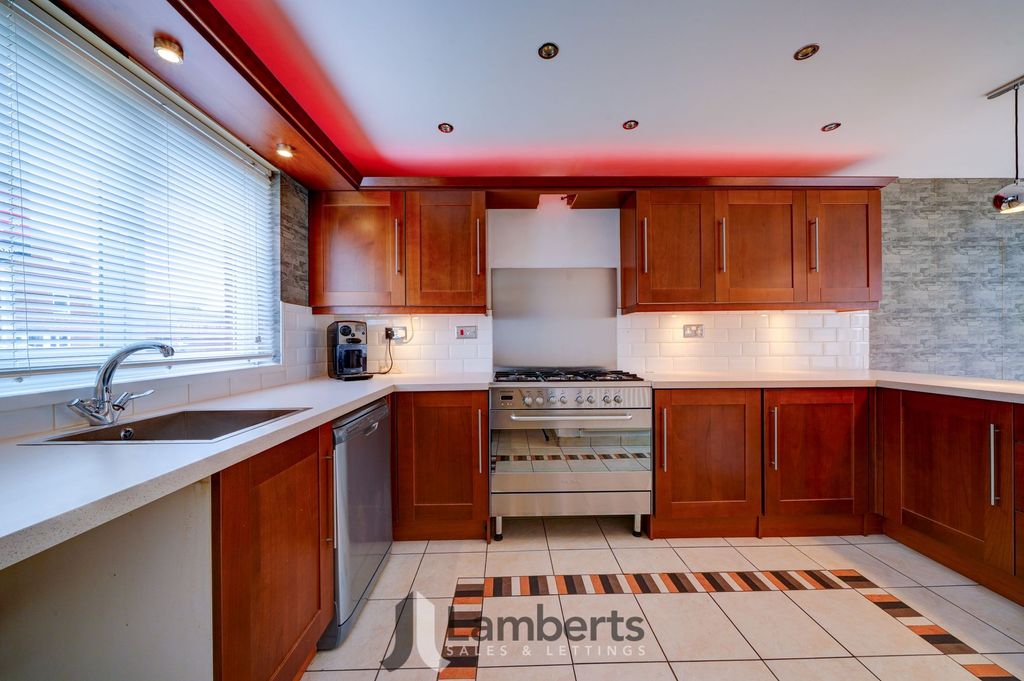 Property photo 2 of 17 Kitchen/Diner