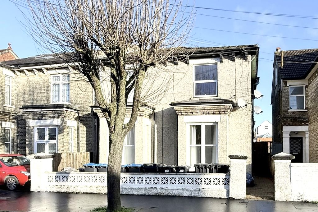 Property photo 1 of 7 1