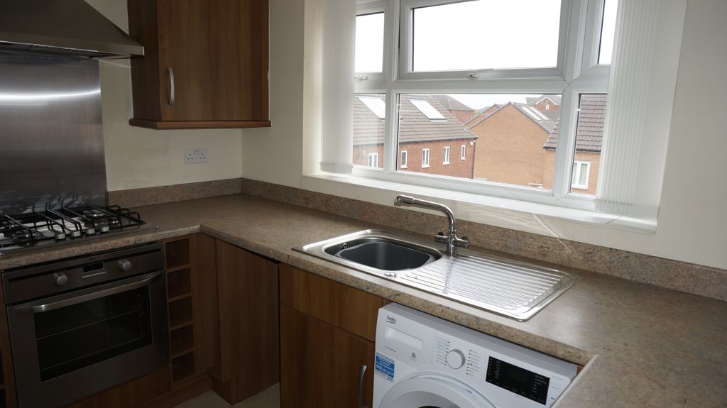Property photo 3 of 8 Kitchen