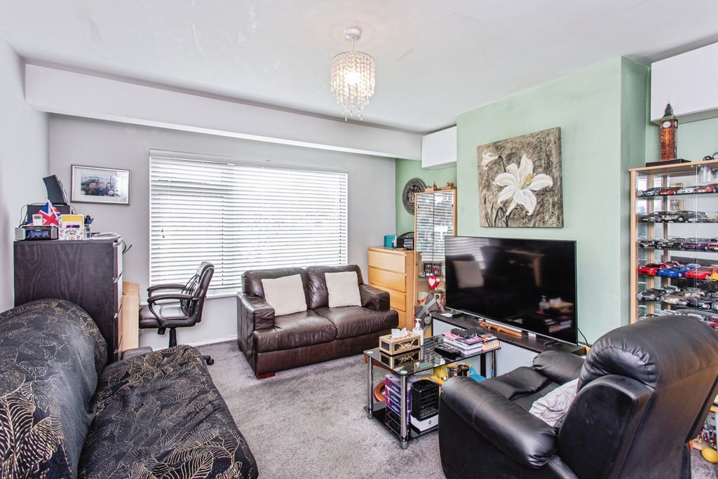 Property photo 2 of 16 Lounge