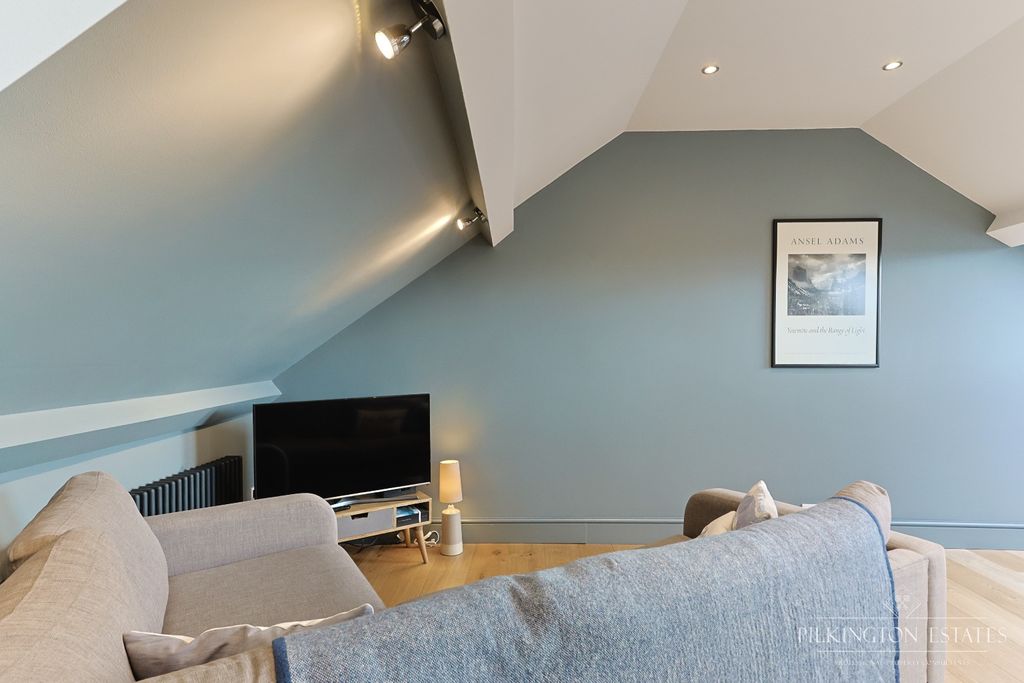 Property photo 2 of 11 4688974